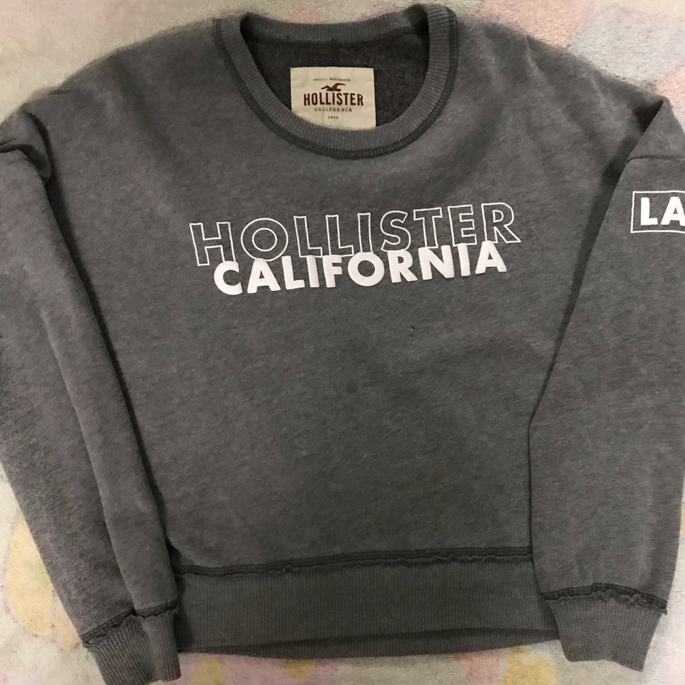 HOLLISTER gray crop sweater